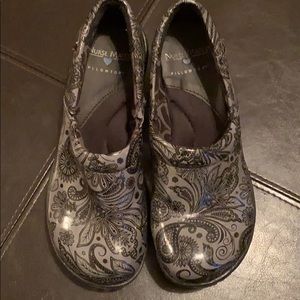 Nurse Mates Women’s Shies size 5